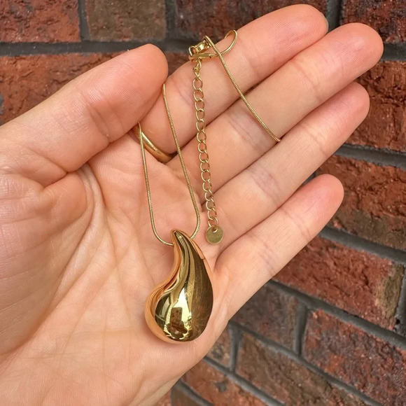 Famous Drop Stainless Steel 18K Gold Plated Water Drop Necklace - Picture 6 of 12